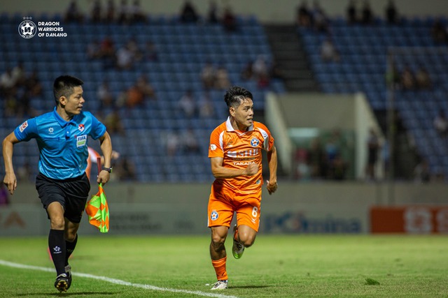 Trực tuyến vòng 25 V-League 1: Hồng Lĩnh Hà Tĩnh - SHB Đà Nẵng- Ảnh 1.