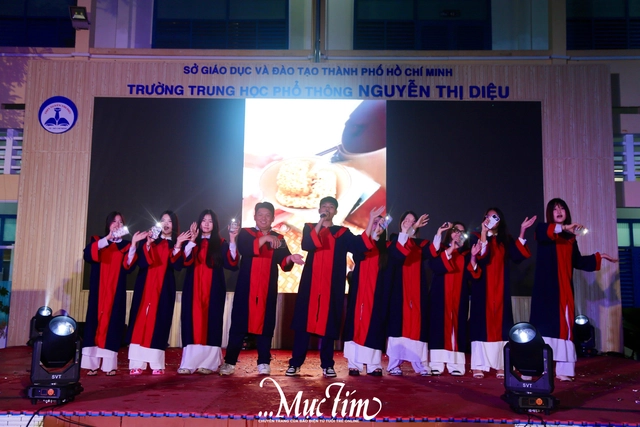 Học sinh Trường THPT Nguyễn Thị Diệu cất tiếng hát tạm biệt tuổi học trò - Ảnh 5.
