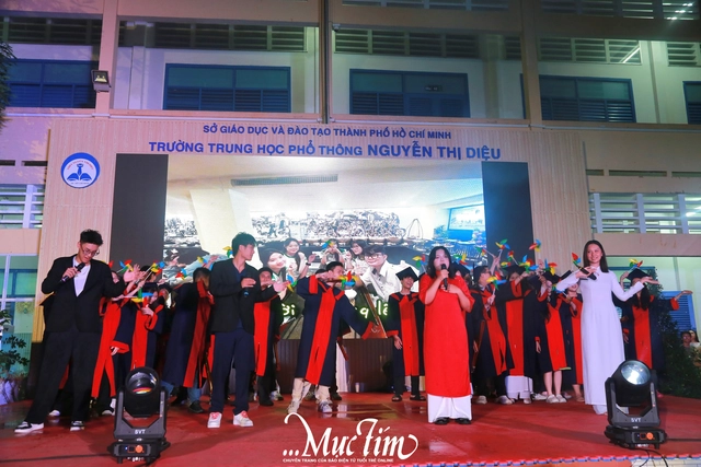 Học sinh Trường THPT Nguyễn Thị Diệu cất tiếng hát tạm biệt tuổi học trò - Ảnh 4.