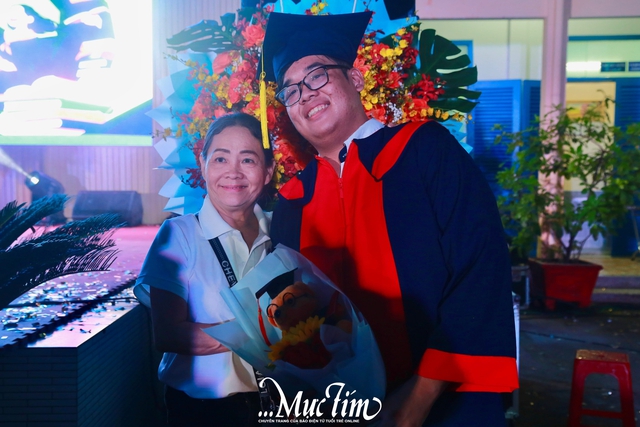 Học sinh Trường THPT Nguyễn Thị Diệu cất tiếng hát tạm biệt tuổi học trò - Ảnh 13.