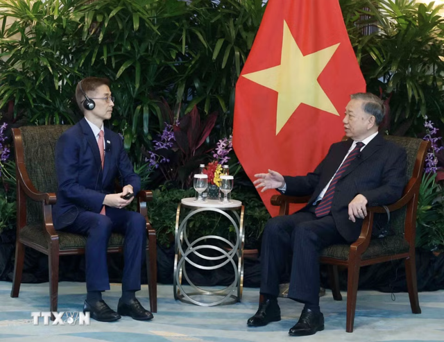 Vietnam’s Party chief meets senior executives of Singapore corporations- Ảnh 2.