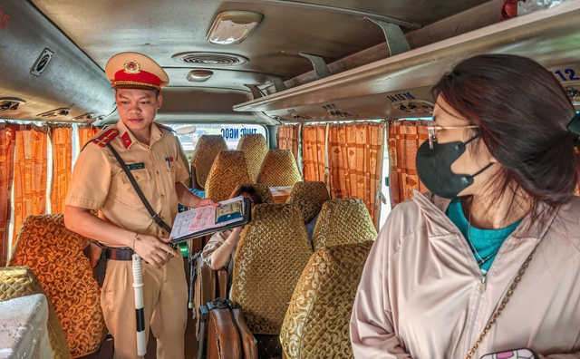 Vietnam records sharp decline in holiday traffic accidents - Ảnh 1.