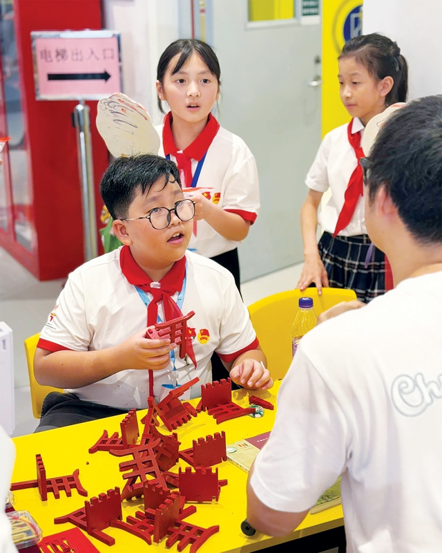 Hành trình đỏ của 2 đại sứ nhí đến từ TP.HCM - Ảnh 2.