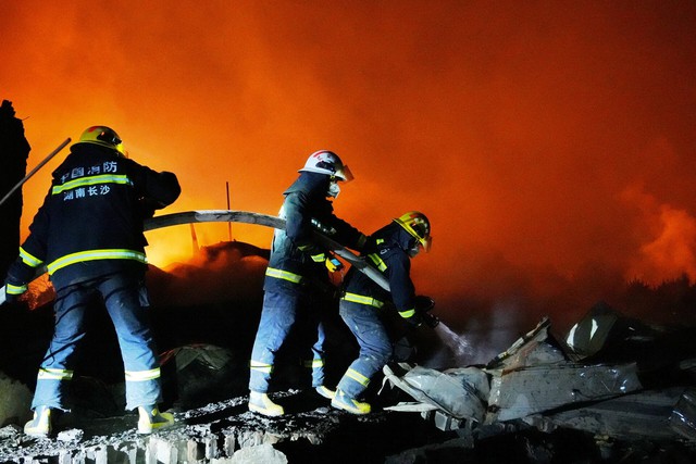 Blast at fireworks factory in China's Hunan kills 21, Xi calls for probe, state media says - Ảnh 3.