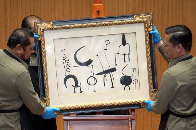 Malaysia's anti-graft agency vows to recover more high-value art bought with 1MDB scandal funds - Ảnh 2. Malaysia's anti-graft agency vows to recover more high-value art bought with 1MDB scandal funds - Ảnh 2.