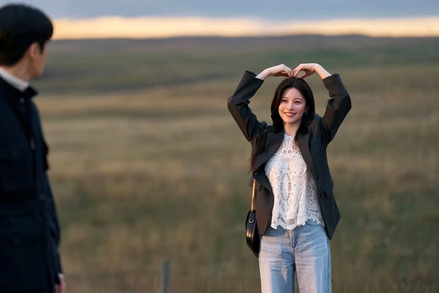 Go Youn Jung, Shin Hye Sun biến hóa ra sao chỉ trong nửa đầu năm 2026? - Ảnh 5. Go Youn Jung, Shin Hye Sun biến hóa ra sao chỉ trong nửa đầu năm 2026? - Ảnh 4.