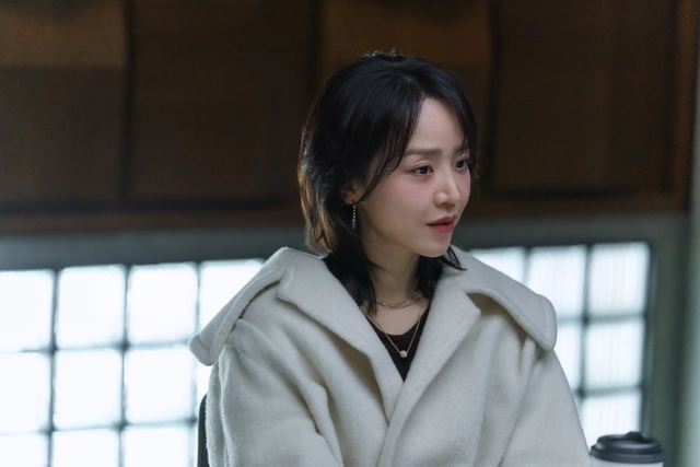 Go Youn Jung, Shin Hye Sun biến hóa ra sao chỉ trong nửa đầu năm 2026? - Ảnh 2. Go Youn Jung, Shin Hye Sun biến hóa ra sao chỉ trong nửa đầu năm 2026? - Ảnh 2.
