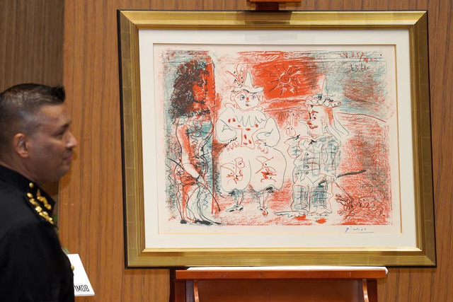 Malaysia's anti-graft agency vows to recover more high-value art bought with 1MDB scandal funds - Ảnh 4. Malaysia's anti-graft agency vows to recover more high-value art bought with 1MDB scandal funds - Ảnh 4.