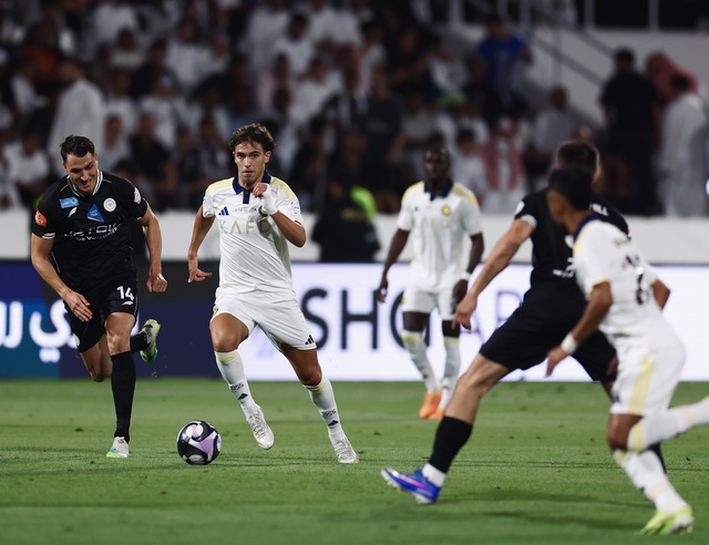 Ronaldo toả sáng giúp Al Nassr tiến sát ngôi vương Saudi Pro League- Ảnh 3.