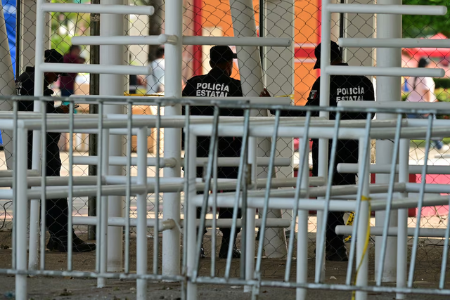 Raging fire at Mexican fairground kills five, authorities say- Ảnh 2.