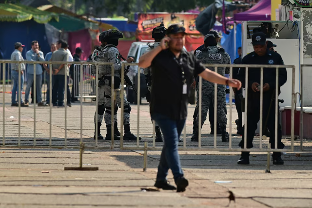 Raging fire at Mexican fairground kills five, authorities say- Ảnh 3.