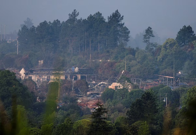 Death toll rises to 37 in China fireworks factory blast- Ảnh 1.