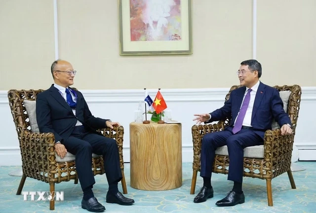 Vietnam PM meets ASEAN leaders, ADB chief to deepen ties- Ảnh 4.