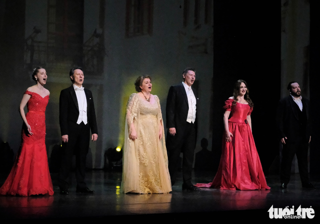 Nearly 100 artists from Belarus’ oldest theater bring opera, ballet masterpieces to Hanoi- Ảnh 2.