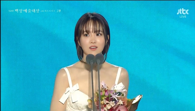 Park Bo Young, Hyun Bin chiến thắng Baeksang 2026 - Ảnh 1.
