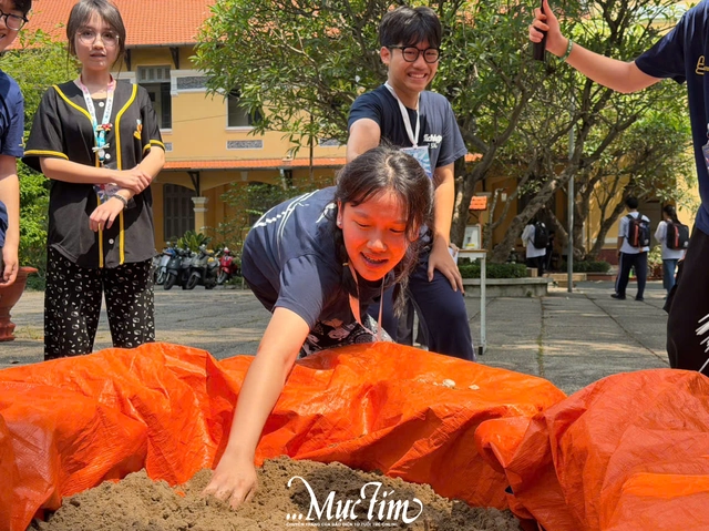 Hơn 500 teen Trường THPT Nguyễn Thị Minh Khai cùng vượt trạm, khởi đầu bước tiến mới - Ảnh 4.