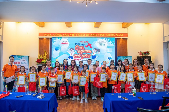 Vinh danh 100 bông hoa tiêu biểu tại chương trình "Con ngoan trò giỏi" - Ảnh 8.