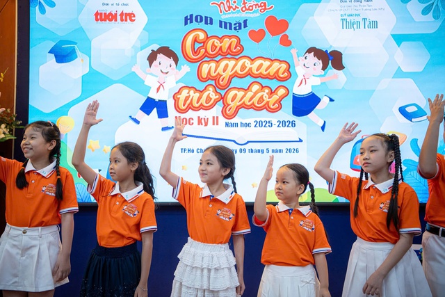 Vinh danh 100 bông hoa tiêu biểu tại chương trình "Con ngoan trò giỏi" - Ảnh 1.
