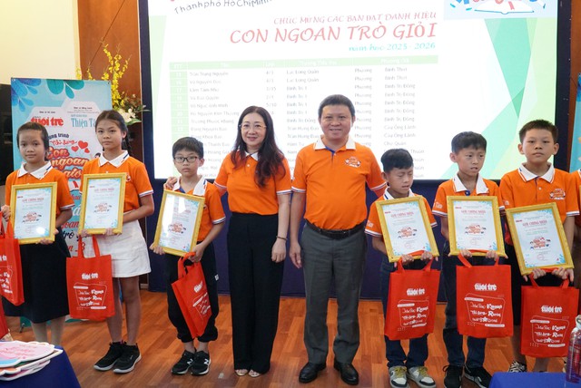 Vinh danh 100 bông hoa tiêu biểu tại chương trình "Con ngoan trò giỏi" - Ảnh 11.