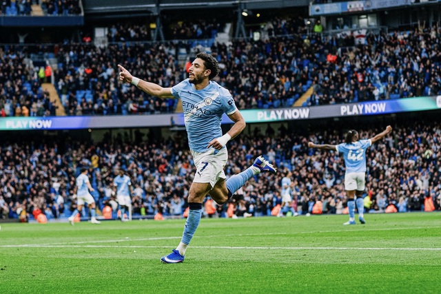 Thắng Brentford, Man City chỉ còn kém đầu bảng 2 điểm- Ảnh 3.