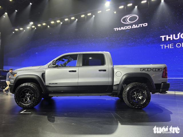 New-generation Jeep Wrangler, Ram 1500 debut in Vietnam - Ảnh 8.