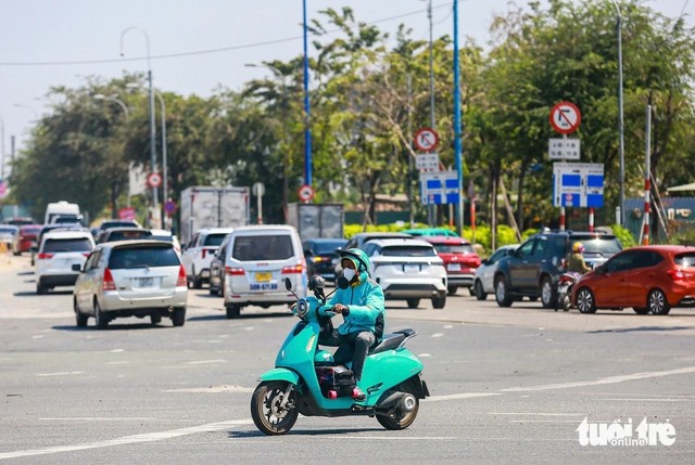 Ho Chi Minh City department proposes roadmap, incentives to switch from gasoline to green vehicles- Ảnh 1. Ho Chi Minh City department proposes roadmap, incentives to switch from gasoline to green vehicles- Ảnh 1.