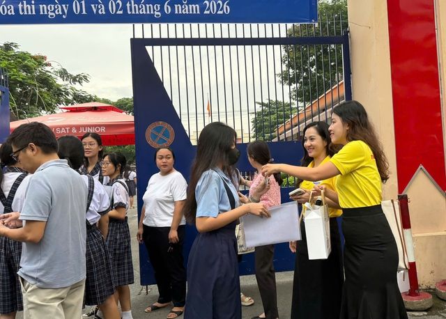 Sáng nay, hơn 151.000 thí sinh thi vào lớp 10 tại TP.HCM - Ảnh 5.