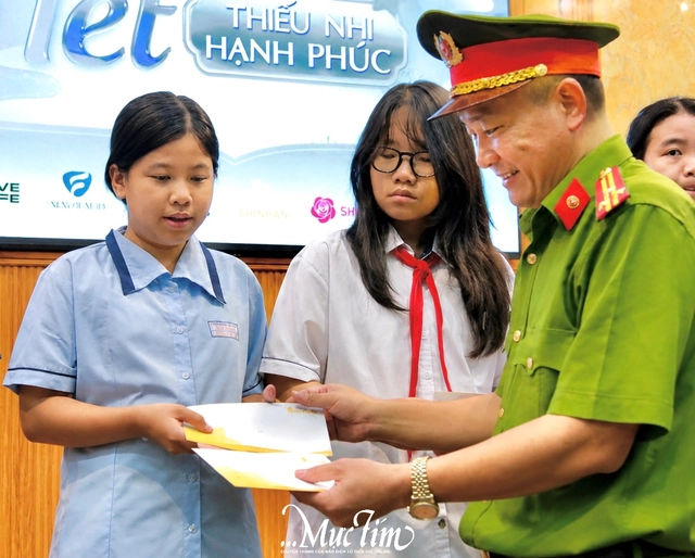 Chương trình "Tết Thiếu nhi Hạnh phúc" trao học bổng, tiếp sức 150 trẻ em và phụ nữ vượt khó- Ảnh 5.