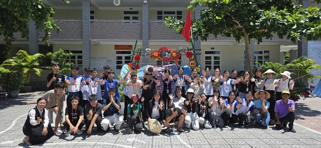 Gặp gỡ thí sinh Côn Đảo vượt 230 km đi thi tuyển sinh 10- Ảnh 2. Gặp gỡ thí sinh Côn Đảo vượt 230 km đi thi tuyển sinh 10- Ảnh 2.
