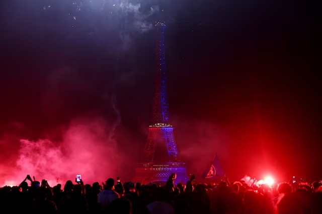 200 hurt in post-game violence as Paris hails 2nd Champions League triumph - Ảnh 4. 200 hurt in post-game violence as Paris hails 2nd Champions League triumph - Ảnh 4.