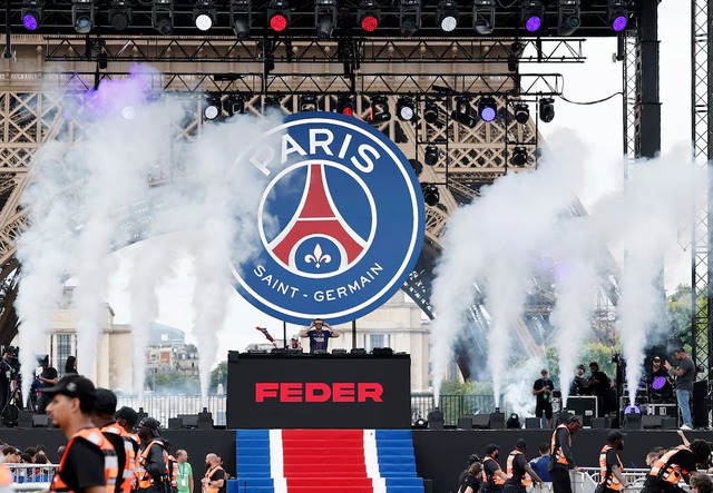 200 hurt in post-game violence as Paris hails 2nd Champions League triumph - Ảnh 2. 200 hurt in post-game violence as Paris hails 2nd Champions League triumph - Ảnh 2.