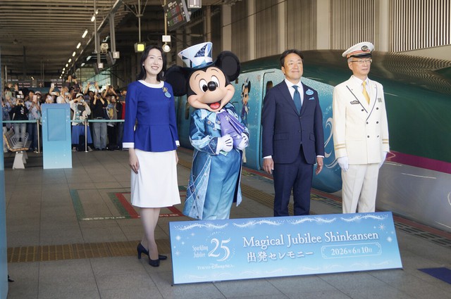 JR East starts running Tokyo Disneysea-themed Shinkansen train- Ảnh 2.