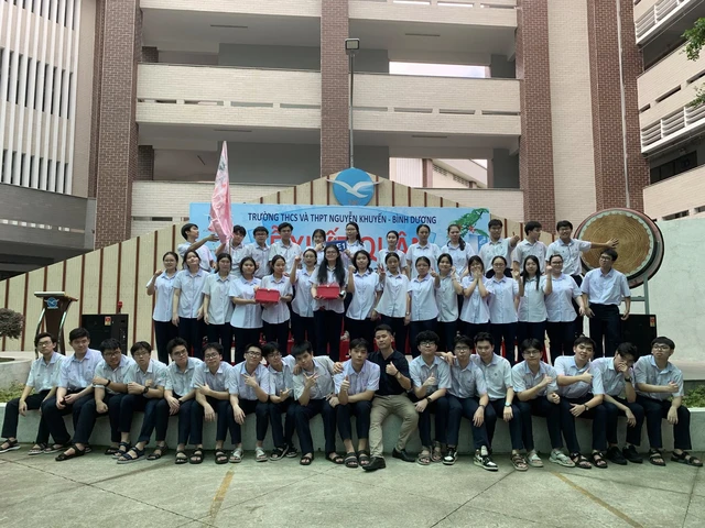 Một tập thể lớp Trường THCS - THPT Nguyễn Khuyến - Bình Dương ấn tượng với điểm Đánh giá năng lực - Ảnh 1.
