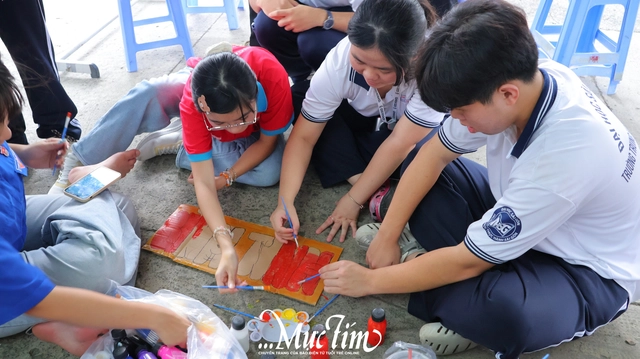 Những món quà tiếp sức thí sinh trong kỳ thi tốt nghiệp THPT từ chiến sĩ Hoa phượng đỏ- Ảnh 9.