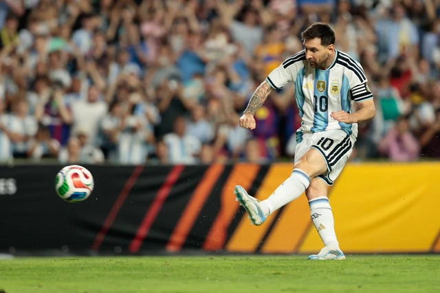Messi toả sáng ngay khi vừa trở lại sau chấn thương- Ảnh 1.