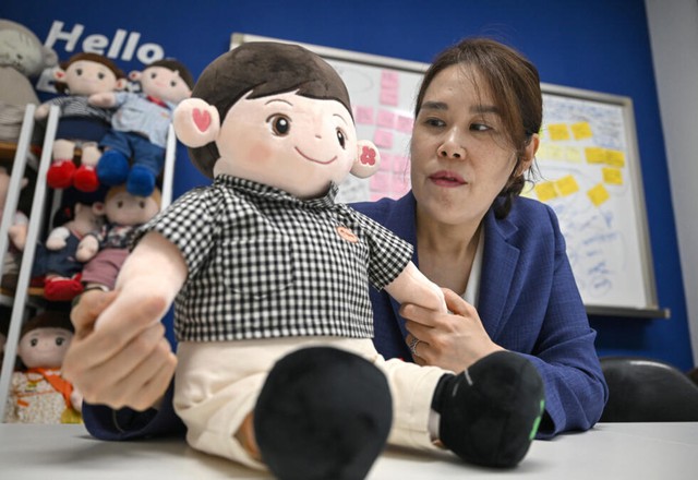 In ageing South Korea, AI dolls care for the elderly - Ảnh 3. In ageing South Korea, AI dolls care for the elderly - Ảnh 3.