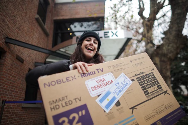 Denied a US visa to watch the World Cup? Have a free TV, says Argentine company - Ảnh 3. Denied a US visa to watch the World Cup? Have a free TV, says Argentine company - Ảnh 3.