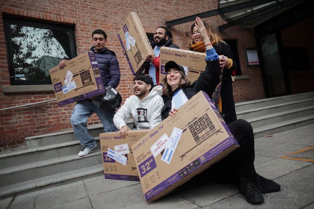 Denied a US visa to watch the World Cup? Have a free TV, says Argentine company - Ảnh 1. Denied a US visa to watch the World Cup? Have a free TV, says Argentine company - Ảnh 1.