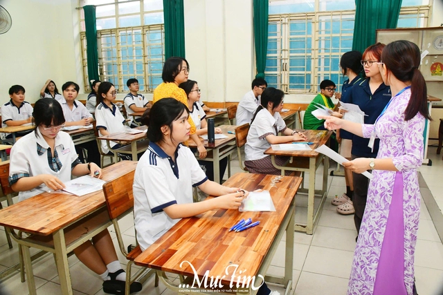 Kỳ thi tốt nghiệp THPT 2026: Hơn 1,2 triệu thí sinh thi môn văn sáng 11-6- Ảnh 19.
