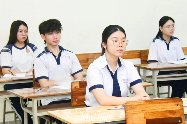 Kỳ thi tốt nghiệp THPT 2026: Hơn 1,2 triệu thí sinh thi môn văn sáng 11-6- Ảnh 20.