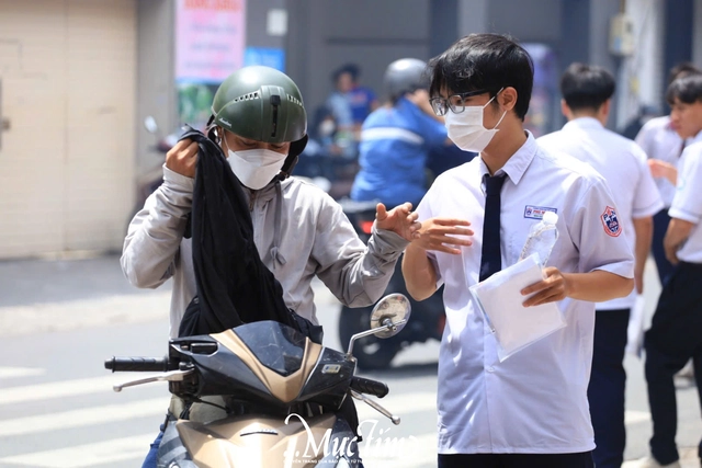 Chiều nay 11-6, hơn 1,2 triệu thí sinh bước vào môn toán kỳ thi tốt nghiệp THPT 2026 - Ảnh 4.