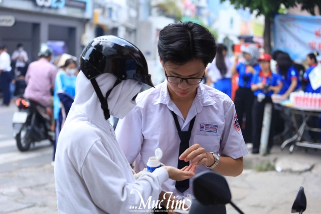Chiều nay 11-6, hơn 1,2 triệu thí sinh bước vào môn toán kỳ thi tốt nghiệp THPT 2026 - Ảnh 6.