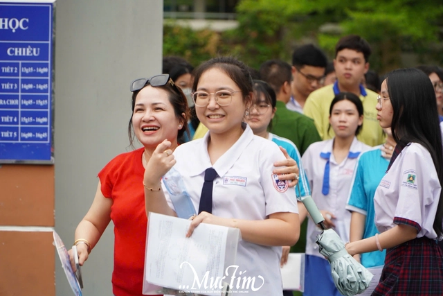 Thí sinh dự thi hai môn tự chọn, khép lại kỳ thi tốt nghiệp THPT năm 2026- Ảnh 1.