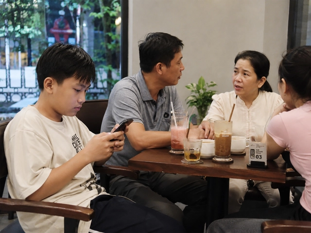 Cấm gen alpha dùng mạng xã hội: Nên hay không nên? Kỳ 1: Gen alpha bước vào thành phố không ngủ - Ảnh 1.