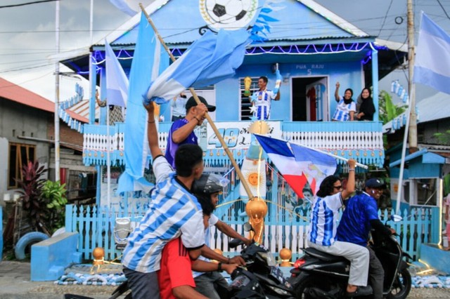 Indonesian Messi superfan welcomes World Cup- Ảnh 1.
