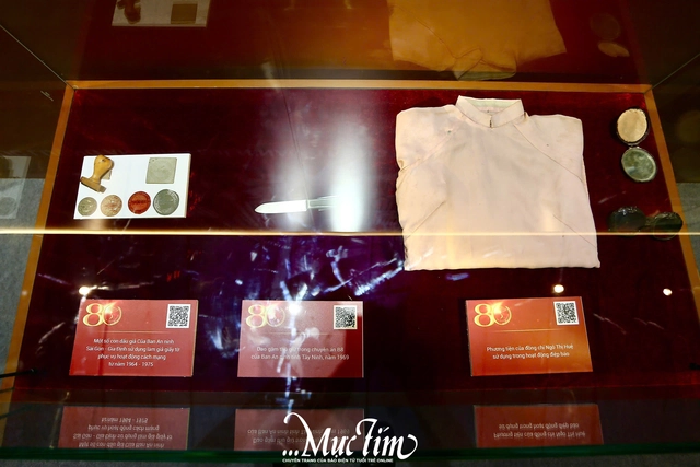 Bạn trẻ theo dấu những câu chuyện lịch sử tại triển lãm '80 năm An ninh nhân dân - Lá chắn thầm lặng'- Ảnh 4. Bạn trẻ theo dấu những câu chuyện lịch sử tại triển lãm '80 năm An ninh nhân dân - Lá chắn thầm lặng'- Ảnh 4.