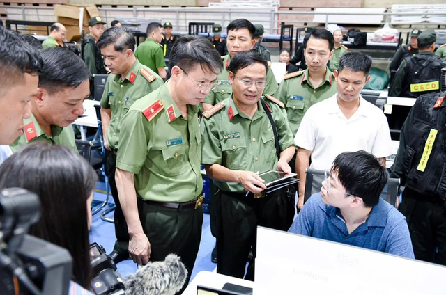 Vietnamese police bust online scam network relocating from Cambodia- Ảnh 2.