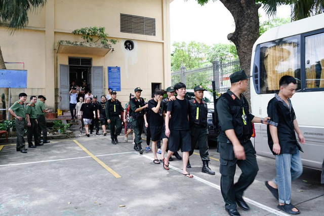 Vietnamese police bust online scam network relocating from Cambodia- Ảnh 8.