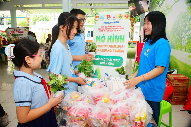 Thiếu nhi phường Hòa Hưng chung tay bảo vệ môi trường xanh- Ảnh 3. Thiếu nhi phường Hòa Hưng chung tay bảo vệ môi trường xanh- Ảnh 3.