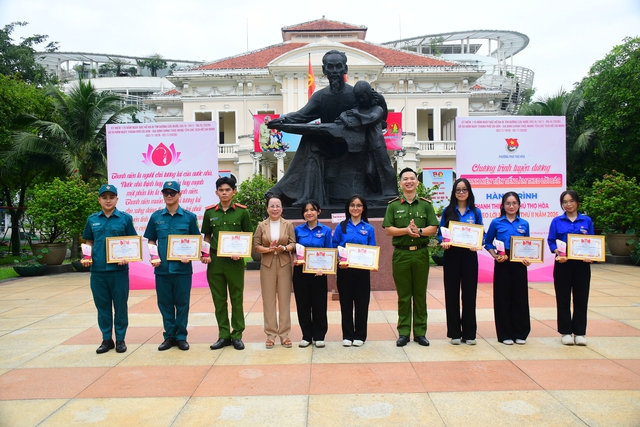 Đoàn phường Phú Thọ Hòa tuyên dương 46 gương Thanh niên tiên tiến làm theo lời Bác - Ảnh 1. Đoàn phường Phú Thọ Hòa tuyên dương 46 gương Thanh niên tiên tiến làm theo lời Bác - Ảnh 1.